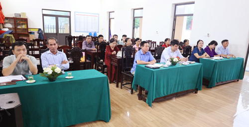 Các đại biểu tham dự hội nghị tại Khu 3 Hưng Hóa xã Tam Nông