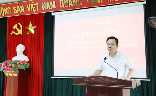 Lãnh đạo Trung tâm Chính trị xã Tam Nông thông qua nội quy lớp bồi dưỡng