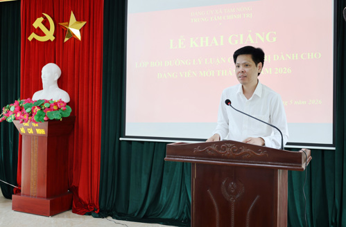 Đồng chí Nguyễn Tuấn Ngọc - Phó Bí thư Thường trực Đảng ủy xã Tam Nông phát biểu khai giảng