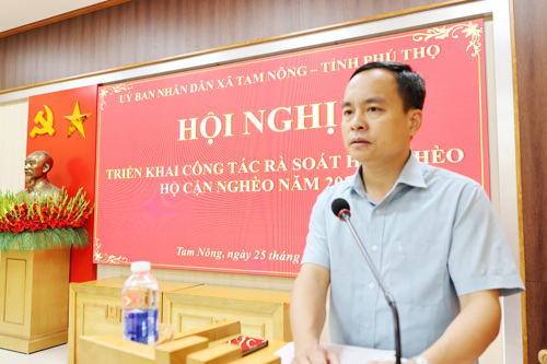 Đồng chí Nguyễn Ngọc Minh - UVBTV, Phó Chủ tịch UBND xã phát biểu chỉ đạo tại hội nghị