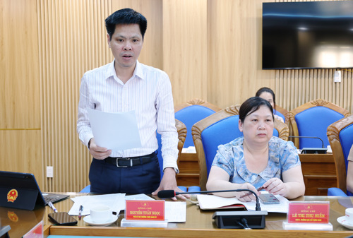 Đồng chí Nguyễn Tuấn Ngọc - Phó Bí thư Thường trực Đảng ủy phát biểu ý kiến tại hội nghị