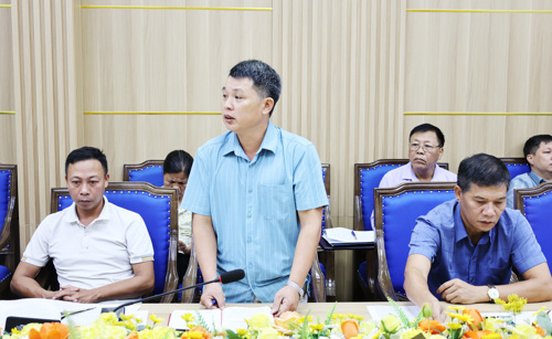 Trưởng thôn 1 phát biểu tại hội nghị