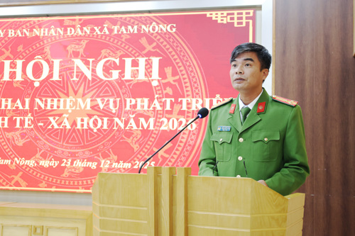 Đồng chí Thiều Quang Lập - UVBTV, Trưởng Công an xã triển khai ký cam kết đảm bảo an ninh trật tự dịp Tết Dương lịch, Tết Nguyên đán Bính Ngọ và năm 2026