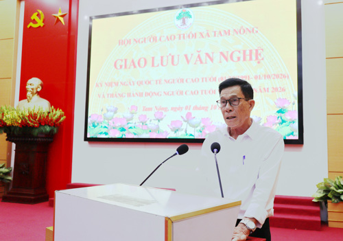 Chủ tịch Hội NCT xã Tam Nông phát biểu khai mạc Chương trình
