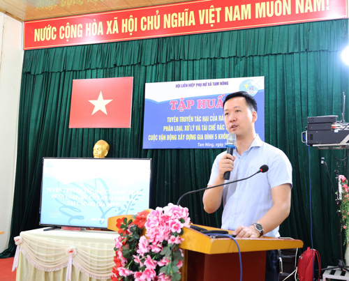 Ông Lê Thanh Bình - Trưởng phòng truyền thông Công ty Cổ phần Quốc tế Lead Việt Nam trao đổi tại hội nghị