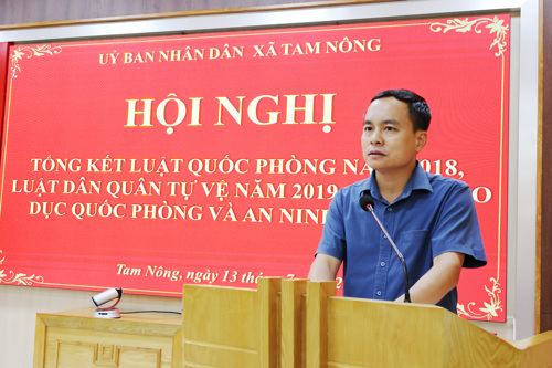 Đồng chí Nguyễn Ngọc Minh - UVBTV, Phó Chủ tịch UBND xã Tam Nông phát biểu chỉ đạo tại hội nghị