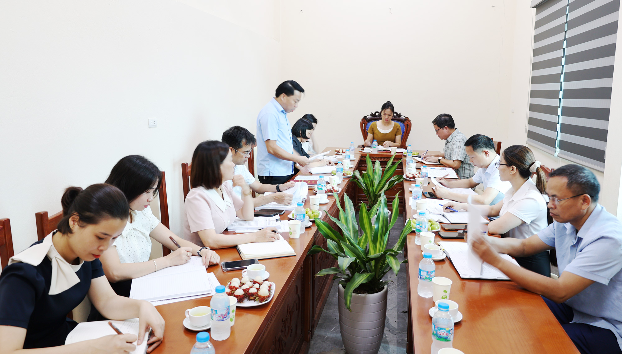 Ban Kinh tế - Ngân sách HĐND xã Tam Nông giám sát hoạt động tại Trung tâm Dịch vụ sự nghiệp công.