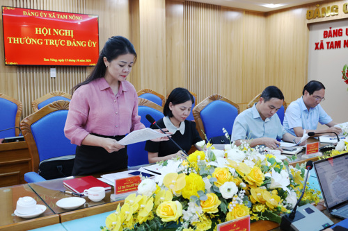 Các đại biểu tham luận tại hội nghị