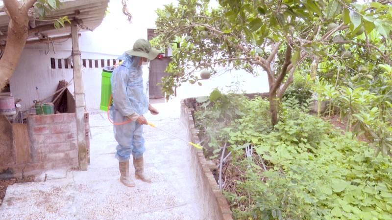 Xã Tam Nông tăng cường phun thuốc khử trùng, tiêu độc phòng, chống dịch tả Lợn Châu Phi.