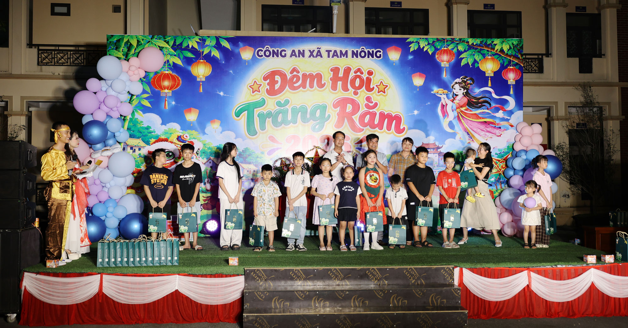 CÔNG AN XÃ TAM NÔNG TỔ CHỨC "ĐÊM HỘI TRĂNG RẰM 2026" CHO CON CÁN BỘ, CHIẾN SĨ.