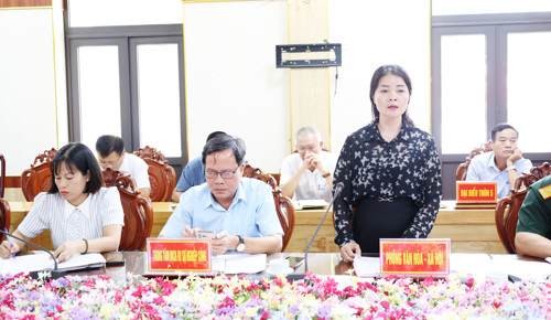Lãnh đạo Phòng Văn hóa - Xã hội phát biểu tại hội nghị