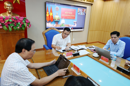Đồng chí Quách Hải Lý - Bí thư Đảng ủy, Chủ tịch HĐND xã chủ trì tại điểm cầu xã Tam Nông