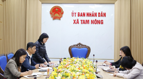 Đoàn giám sát của Trung tâm Kiểm soát bệnh tật tỉnh Phú Thọ làm việc tại UBND xã Tam Nông