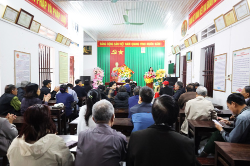 Toàn cảnh buổi sinh hoạt chi bộ khu 4 (Hương Nộn)