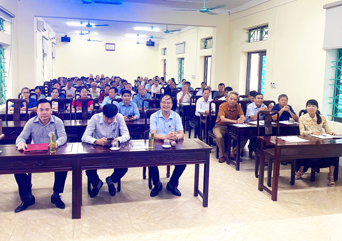 Bồi dưỡng kiến thức, kỹ năng chuyển đổi số và giải quyết thủ tục hành chính của Đảng trên cổng dịch vụ công Quốc gia cho cán bộ khu dân cư.