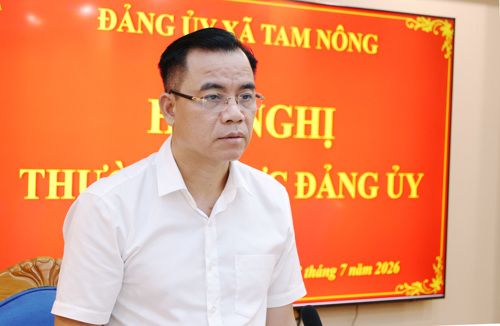 Đồng chí Quách Hải Lý - Bí thư Đảng ủy, Chủ tịch HĐND xã chủ trì hội nghị phát biểu chỉ đạo