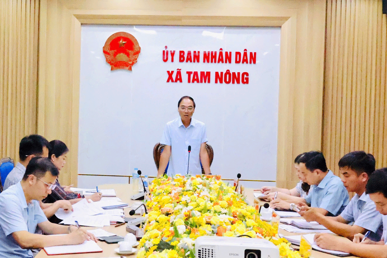 Chủ tịch UBND xã - Đỗ Hùng Sơn họp với các phòng chuyên môn 