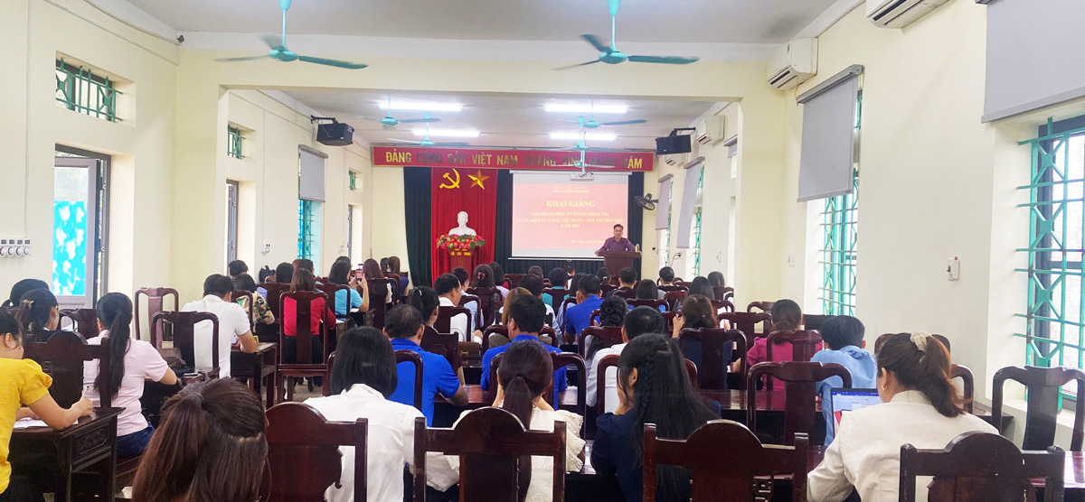 Bồi dưỡng Lý luận chính trị và nghiệp vụ công tác Đoàn – Đội cho Bí thư, tổng phụ trách Đội khối trường học