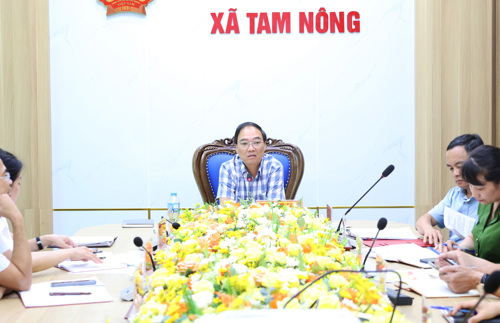 Đồng chí Đỗ Hùng Sơn - Phó Bí thư Đảng ủy, Chủ tịch UBND xã chủ trì hội nghị
