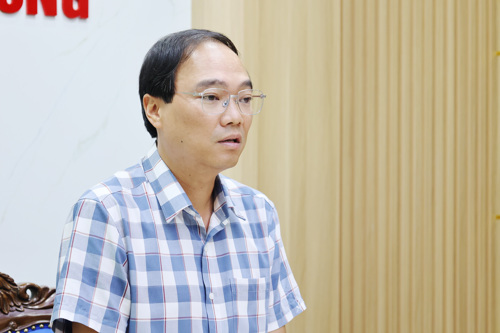 Đồng chí Đỗ Hùng Sơn - Phó Bí thư Đảng ủy, Chủ tịch UBND xã phát biểu kết luận hội nghị
