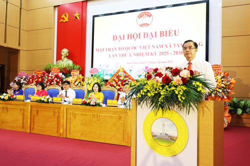 Đồng chí Quách Hải Lý - Bí thư Đảng ủy, Chủ tịch HĐND xã phát biểu chỉ đạo tại Đại hội