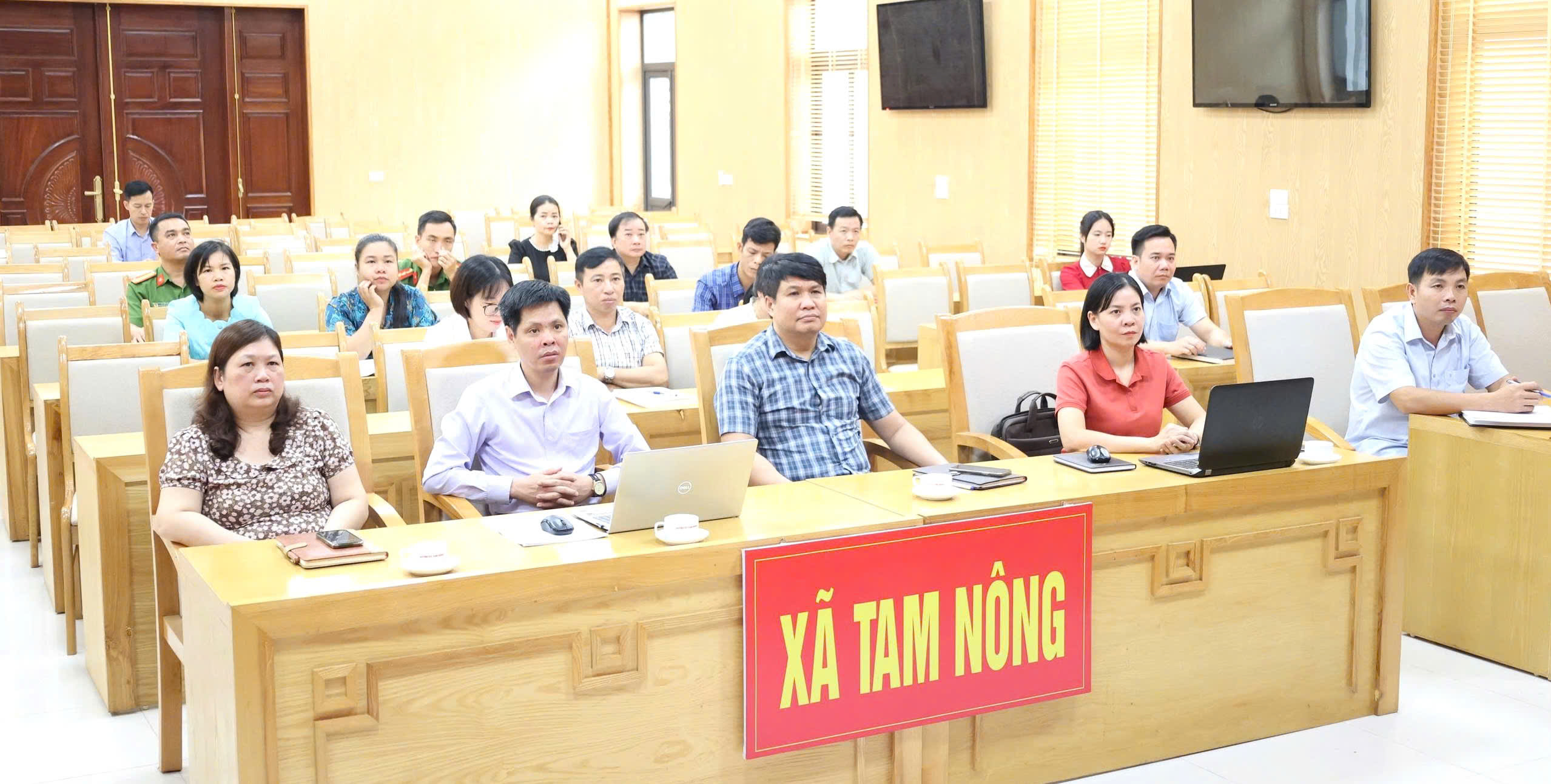 Đảng ủy xã Tam Nông tổ chức hội nghị trực tuyến báo cáo viên cấp tỉnh quý IV năm 2025