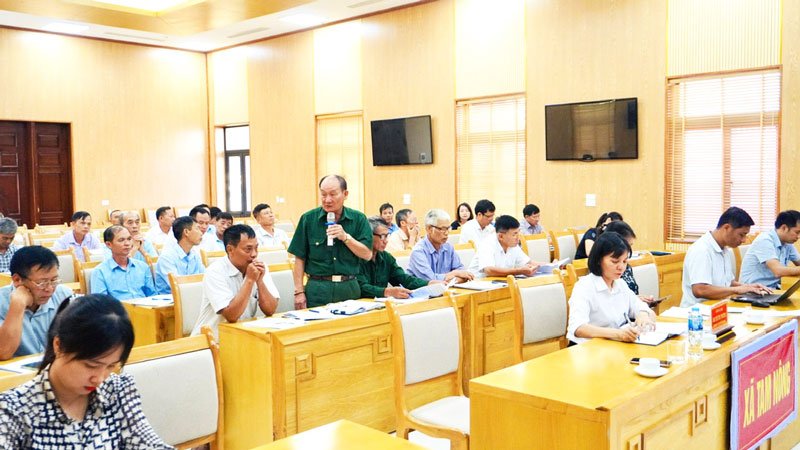 UBND xã Tam Nông chuẩn bị các hoạt động chào mừng kỷ niệm Cách mạng tháng Tám, Quốc khánh 2/9 và chào mừng Đại hội Đảng các cấp.