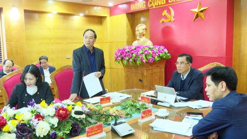 Đồng chí Đỗ Hùng Sơn - Phó Bí thư Đảng ủy, Chủ tịch UBND xã phát biểu tại hội nghị