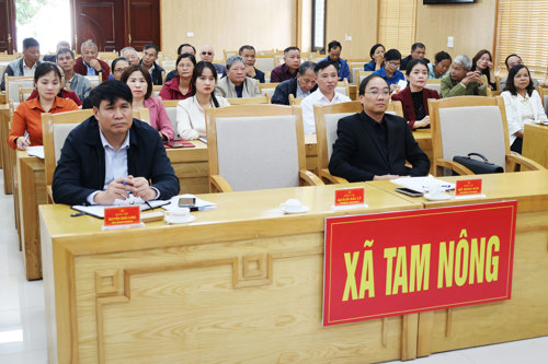 Đồng chí Đỗ Hùng Sơn - Phó Bí thư Đảng ủy, Chủ tịch UBND xã chủ trì tại điểm cầu xã Tam Nông. Cùng dự có đồng chí Nguyễn Khắc Long – UVBTV, Chủ tịch UBMTTQ xã