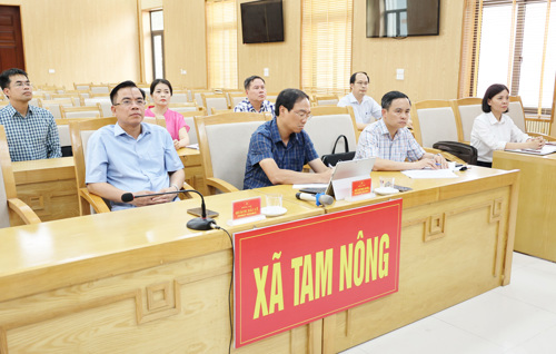 Các đại biểu xã Tam Nông tham dự hội nghị tại điểm cầu của xã