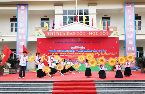 Văn nghệ chào mừng