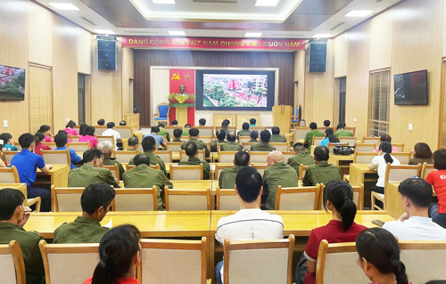 Các đại biểu tham dự Lễ phát động tại điểm cầu xã Tam Nông