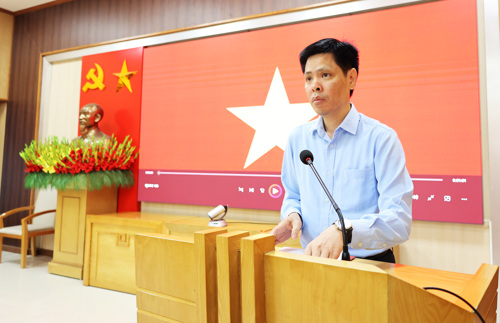 Đồng chí Nguyễn Tuấn Ngọc - PBT Thường trực Đảng ủy điểm lại các hoạt động nổi bật trong tháng 4 và triển khai các nhiệm vụ trong tháng 5/2026