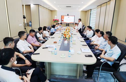 Toàn cảnh buổi sinh hoạt tại Chi bộ Công ty Cổ phần TAKAO Việt Nam