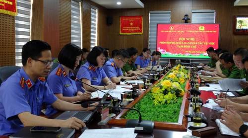 Đồng chí Phạm Thị Thùy Linh trong hội nghị giải quyết án Tạm đình chỉ