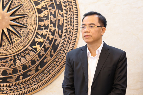 Đồng chí Quách Hải Lý - Bí thư Đảng ủy, Chủ tịch HĐND xã Tam Nông phát biểu chúc mừng