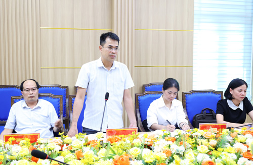 Lãnh đạo Phòng Kinh tế phát biểu tại cuộc họp