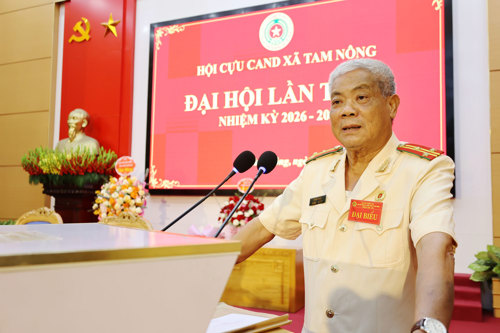 Thượng tá Vũ Văn Thoại - Chủ tịch Hội Cựu CAND xã Tam Nông phát biểu khai mạc Đại hội