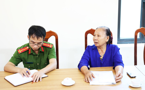 Công dân Nguyễn Thị Thanh khu 11 (Hương Nộn) nêu ý kiến