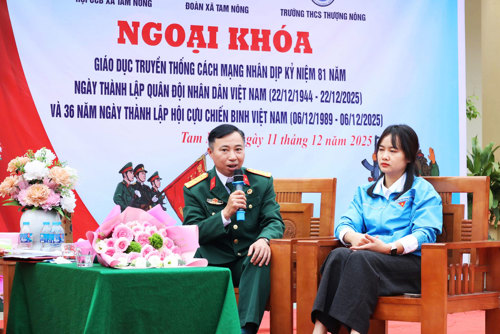 Đồng chí Bùi Anh Tuấn - ĐUV, Phó Chủ tịch UBMTTQ xã đồng thời là Chủ tịch Hội CCB xã phát biểu