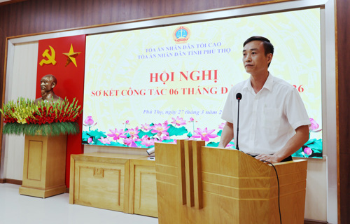 Đồng chí Đặng Phú Lâm - Phó Chánh Văn phòng TAND tỉnh Phú Thọ phát biểu tại hội nghị