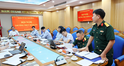 Đại diện BCH Quân sự xã phát biểu tại hội nghị