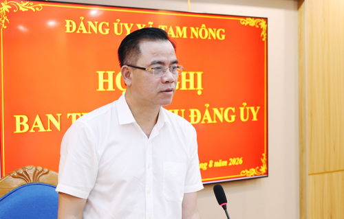 Đồng chí Quách Hải Lý - Bí thư Đảng ủy, Chủ tịch HĐND xã phát biểu chỉ đạo tại hội nghị