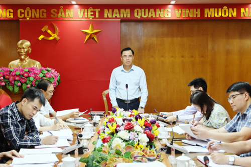 Đồng chí Quách Hải Lý - Bí thư Đảng ủy, Chủ tịch HĐND xã phát biểu chỉ đạo tại hội nghị