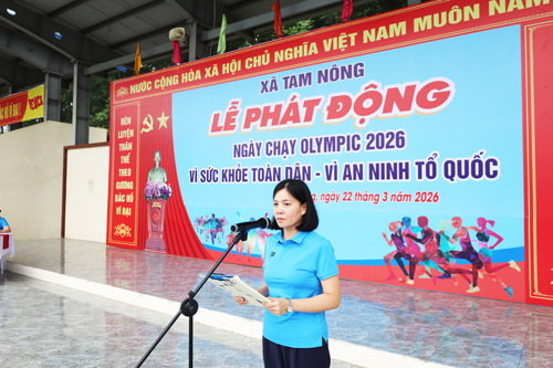 Đồng chí Cao Thị Thu Phương - UVBTV Đảng uỷ, Phó Chủ tịch UBND xã phát biểu khai mạc