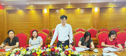 Lãnh đạo Văn phòng Đảng ủy tham luận tại hội nghị