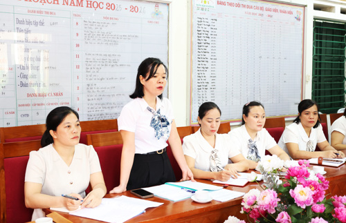 Lãnh đạo Chi bộ nhà trường phát biểu ý kiến tại buổi làm việc