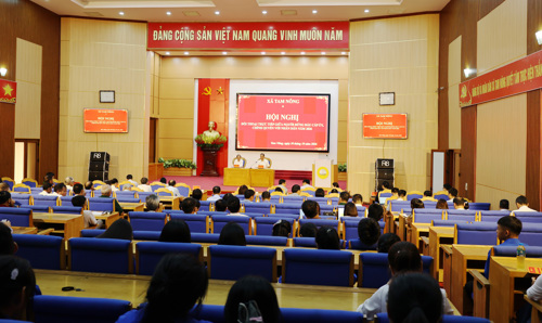 Toàn cảnh hội nghị tại Trung tâm hội nghị xã Tam Nông