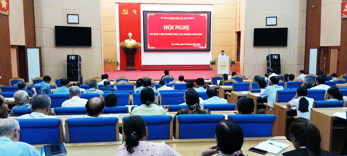 UBND xã Tam Nông tổ chức hội nghị rà soát hộ nghèo, cận nghèo; triển khai Kế hoạch làm giàu và làm sạch cơ sở dữ liệu đất đai trên địa bàn xã.