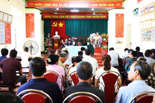 Toàn cảnh buổi sinh hoạt Chi bộ tại Thôn 9